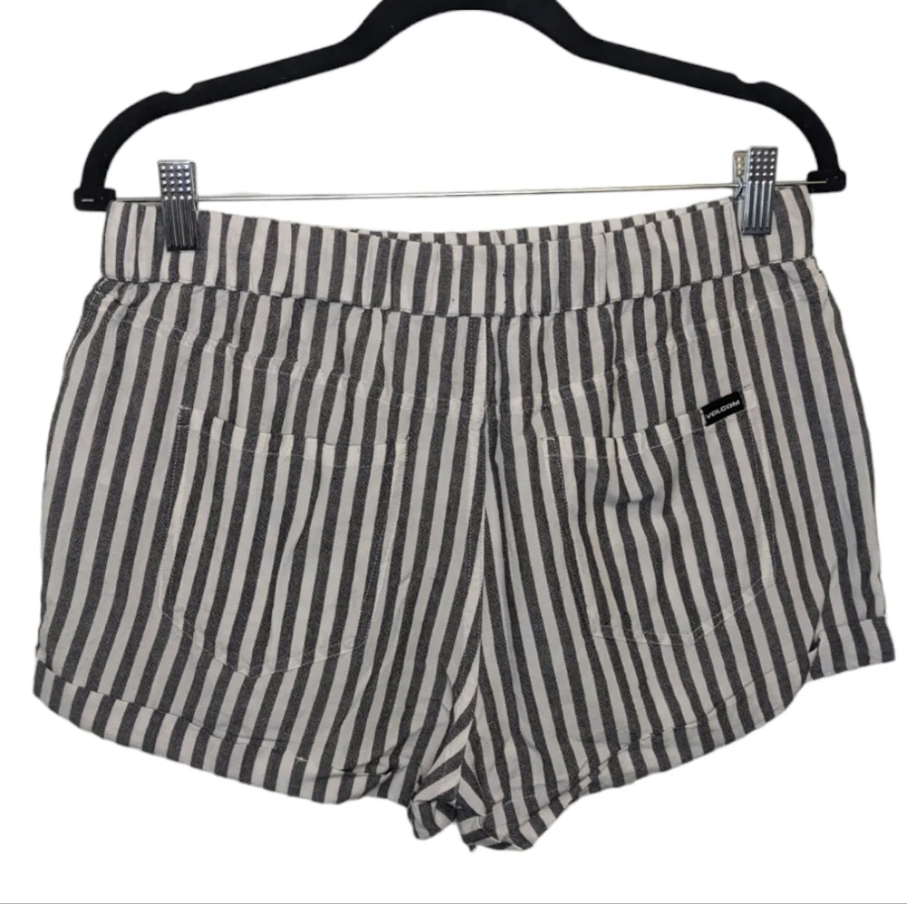 NWOT Volcom Women's Sunday Strut Engineer Stripe Short M - Picture 6 of 16